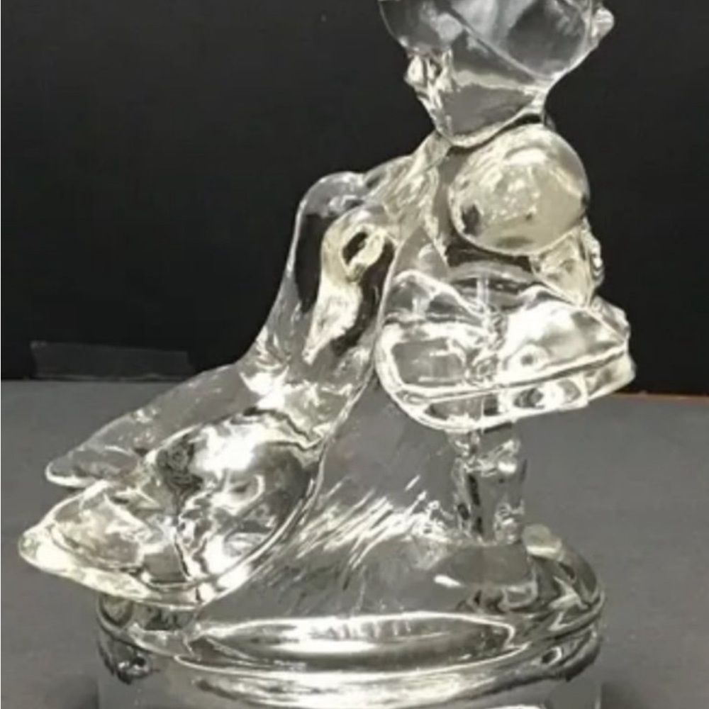 1 - LE Smith Hummel Goose Girl Geese Clear Glass Figurine. No Lighted Base